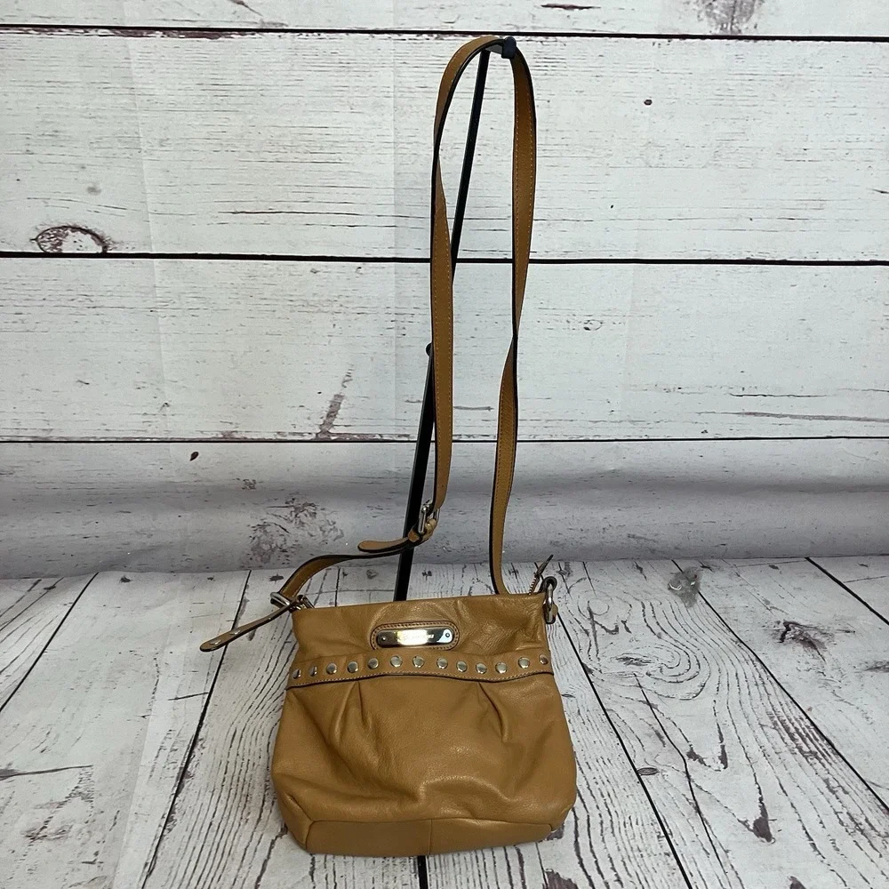 B‎ Makowsky Handbag Leather Crossbody Brown Silver Hardware Zip Closure Tan